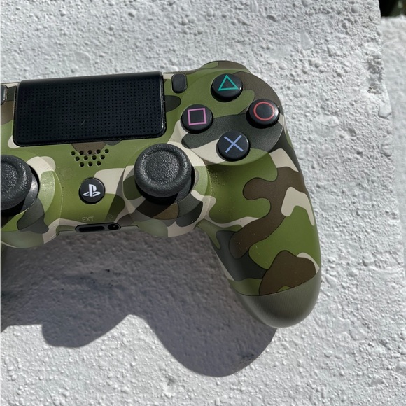 Pre-Owned Green Camo DualShock 4 Controller - Picture 3 of 11